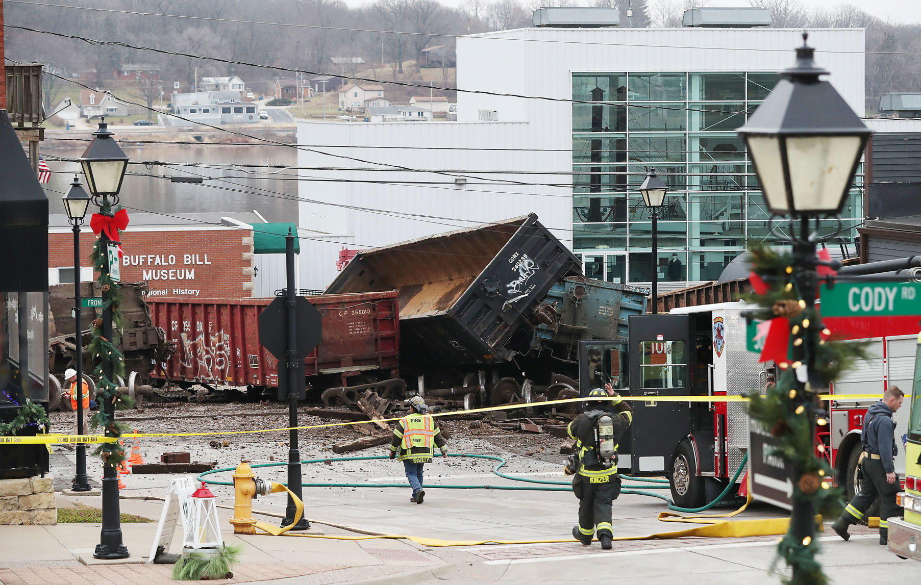 010320-qc-train-derail-005